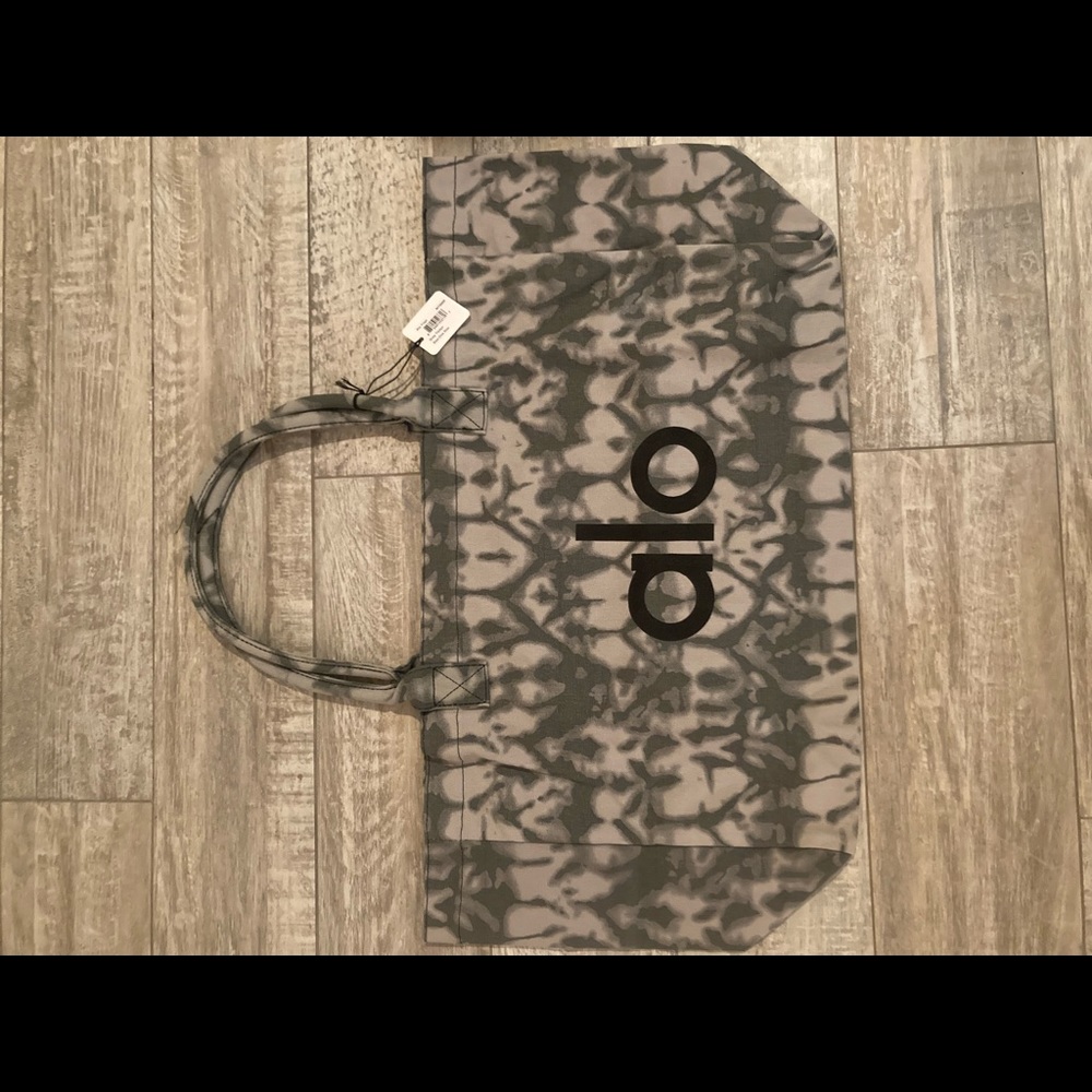 Alo yoga tie dye tote bag
